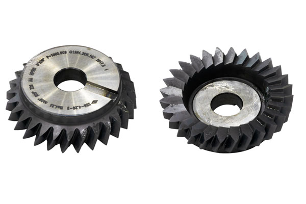 أدوات التزلج والعتاد